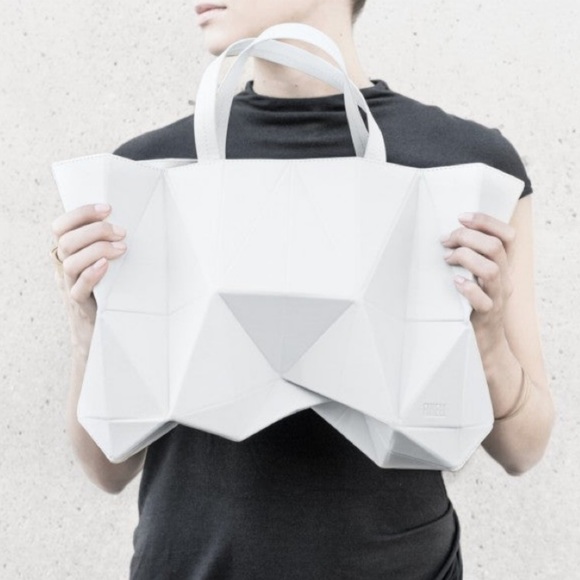 1 LEFT White Finell Axis Bag - Picture 4 of 11